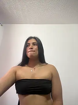 Snapshot of alice_shyness chatting on 11.12.25 alice shyness online show from 11.12.25