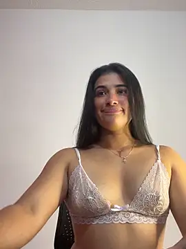 Snapshot of alice_shyness chatting on 11.18.25 alice shyness online show from 11.18.25