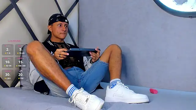  Leohot  online show from 09.14.25