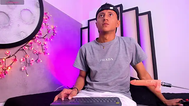  Leohot  online show from 10.18.25