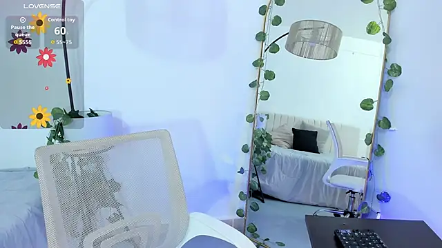 Snapshot of _shaiira chatting on 10.20.25 shaiira online show from 10.20.25