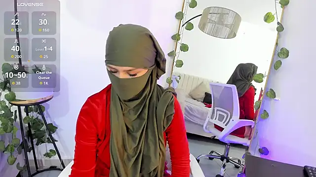 Snapshot of _shaiira chatting on 10.24.25 shaiira online show from 10.24.25