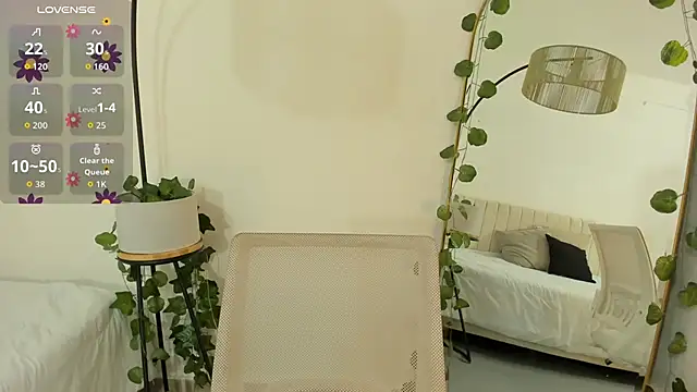 Snapshot of _shaiira chatting on 11.04.25 shaiira online show from 11.04.25