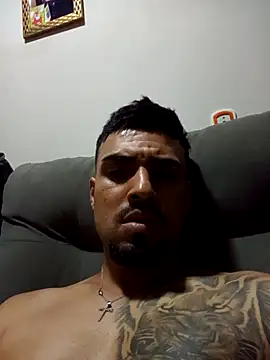 Snapshot of nnyzinho17 chatting on 12.17.25 nnyzinho17 online show from 12.17.25