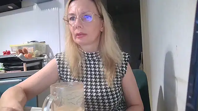 Snapshot of Sweetmurrr chatting on 07.14.26 Sweetmurrr online show from 07.14.26