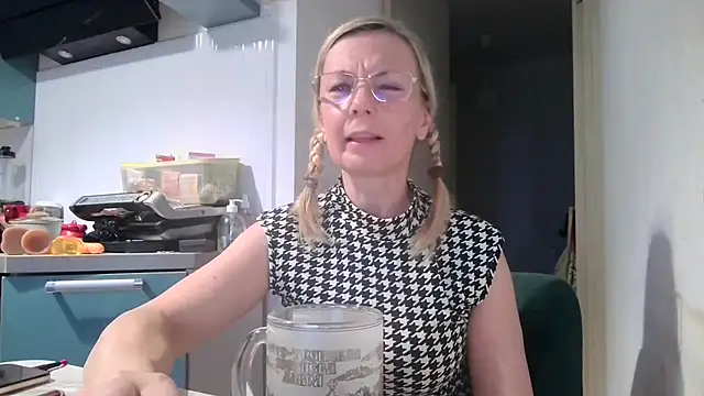 Snapshot of Sweetmurrr chatting on 08.01.26 Sweetmurrr online show from 08.01.26