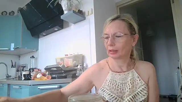 Snapshot of Sweetmurrr chatting on 08.06.26 Sweetmurrr online show from 08.06.26