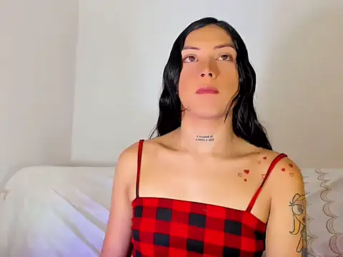 Snapshot of Megan_Gil_ chatting on 10.21.25 Megan Gil online show from 10.21.25