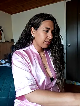 IVONNE COLLINS33 online show from 11.29.25