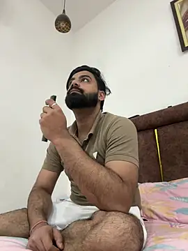 Snapshot of hottestboy03 chatting on 12.20.25 hottestboy03 online show from 12.20.25