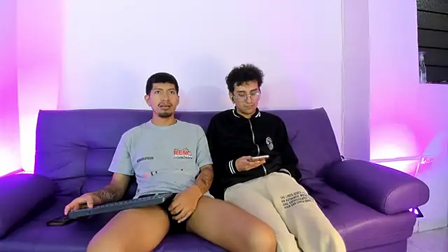 Snapshot of AxelAndJeremy chatting on 09.18.25 AxelAndJeremy online show from 09.18.25