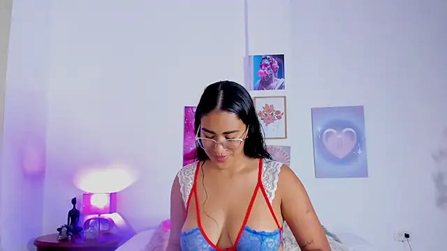 Snapshot of tyra_bankss_ chatting on 10.10.25 tyra bankss online show from 10.10.25