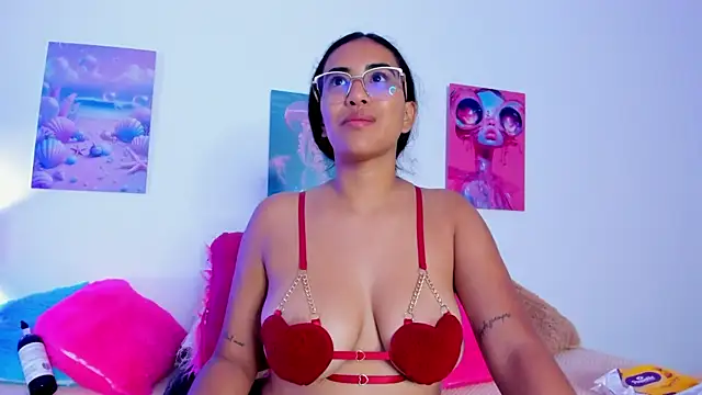 Snapshot of tyra_bankss_ chatting on 12.05.25 tyra bankss online show from 12.05.25