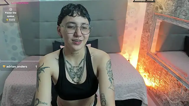 Snapshot of emahills__axelrose chatting on 10.14.25 emahills  axelrose online show from 10.14.25