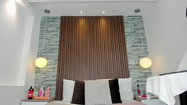 Miagomezx online show from 10.18.25