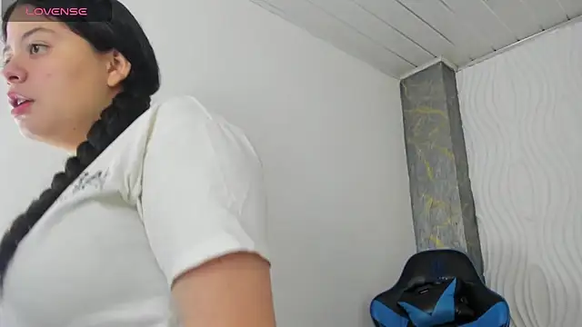 Snapshot of greiccy_20 chatting on 09.19.25 greiccy 20 online show from 09.19.25