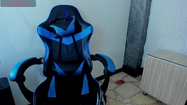 Snapshot of greiccy_20 chatting on 09.19.25 greiccy 20 online show from 09.19.25