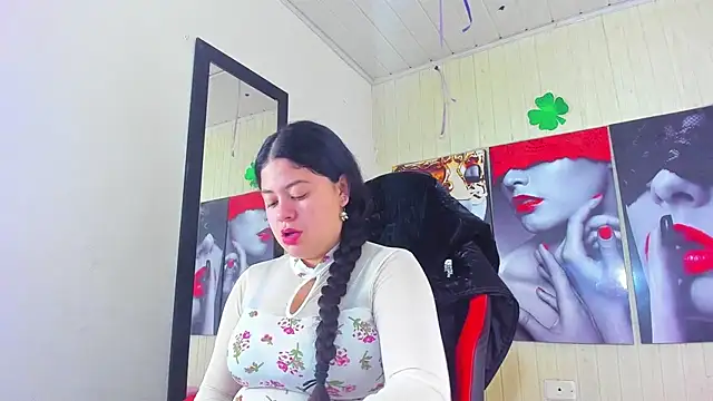 Snapshot of greiccy_20 chatting on 09.20.25 greiccy 20 online show from 09.20.25