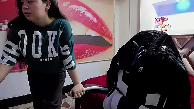 Snapshot of greiccy_20 chatting on 09.23.25 greiccy 20 online show from 09.23.25