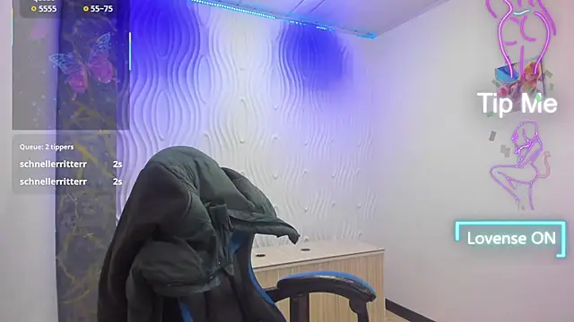 Snapshot of greiccy_20 chatting on 09.27.25 greiccy 20 online show from 09.27.25