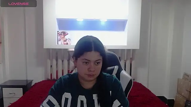 Snapshot of greiccy_20 chatting on 10.22.25 greiccy 20 online show from 10.22.25