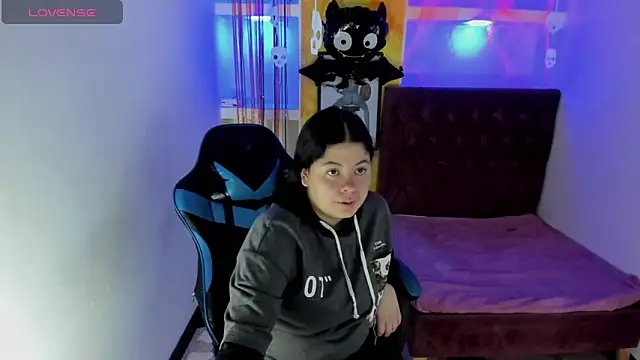 Snapshot of greiccy_20 chatting on 10.30.25 greiccy 20 online show from 10.30.25