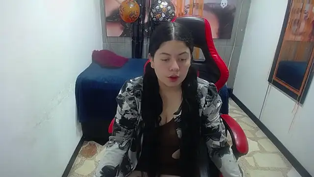 Snapshot of greiccy_20 chatting on 10.31.25 greiccy 20 online show from 10.31.25