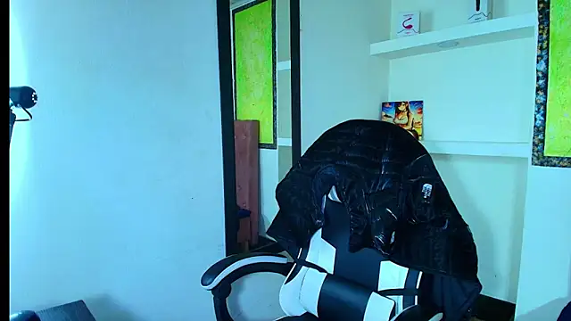 Snapshot of greiccy_20 chatting on 11.16.25 greiccy 20 online show from 11.16.25