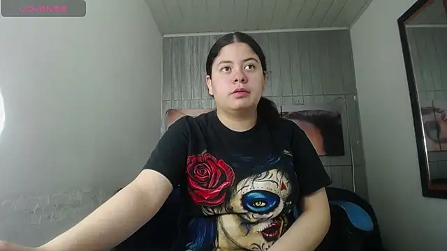 Snapshot of greiccy_20 chatting on 11.21.25 greiccy 20 online show from 11.21.25