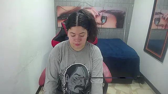 Snapshot of greiccy_20 chatting on 11.26.25 greiccy 20 online show from 11.26.25