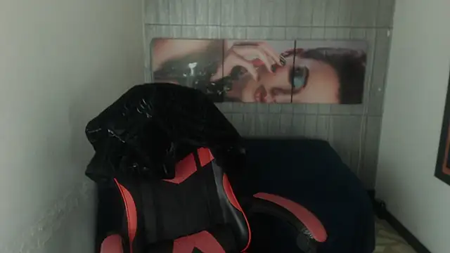 Snapshot of greiccy_20 chatting on 12.04.25 greiccy 20 online show from 12.04.25