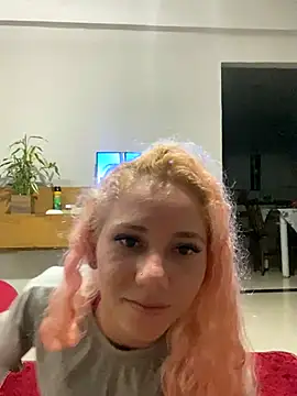 Snapshot of Bruna551 chatting on 09.22.25 Bruna551 online show from 09.22.25