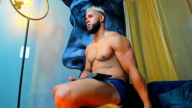 Snapshot of Massimo_Cruz chatting on 10.07.25 Massimo Cruz online show from 10.07.25