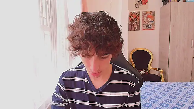 Nude Boy18 online show from 10.28.25