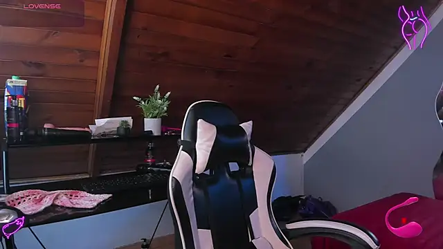 yumi hanna online show from 12.17.25