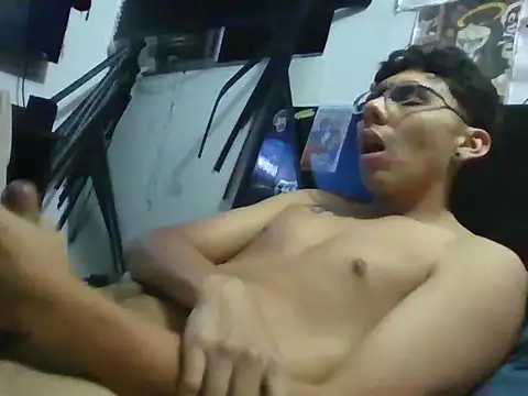 Snapshot of snopgz chatting on 10.05.25 snopgz online show from 10.05.25