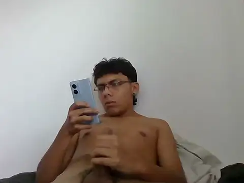 Snapshot of snopgz chatting on 12.01.25 snopgz online show from 12.01.25