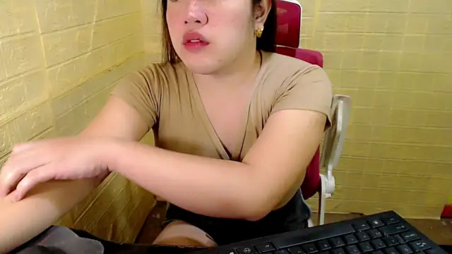 xUrDreamSlutWhore online show from 10.21.25