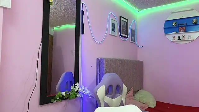 Snapshot of MiSofialeal chatting on 09.24.25 MiSofialeal online show from 09.24.25