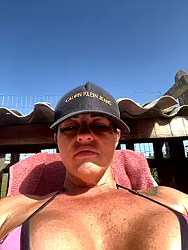 Snapshot of Deusasafada chatting on 11.19.25 Deusasafada online show from 11.19.25