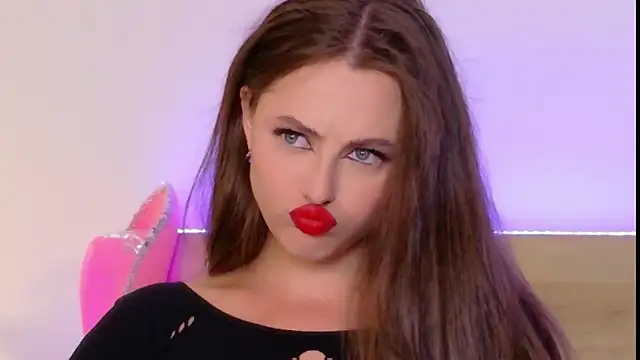 Sienna Voss online show from 10.04.25