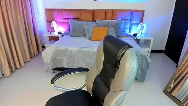 Catti Brie online show from 09.18.25