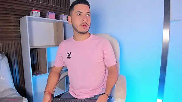 Snapshot of Axel_grey_ chatting on 09.24.25 Axel grey online show from 09.24.25