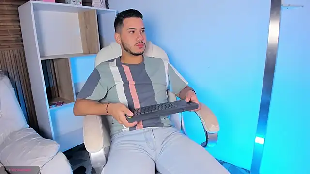 Snapshot of Axel_grey_ chatting on 09.25.25 Axel grey online show from 09.25.25