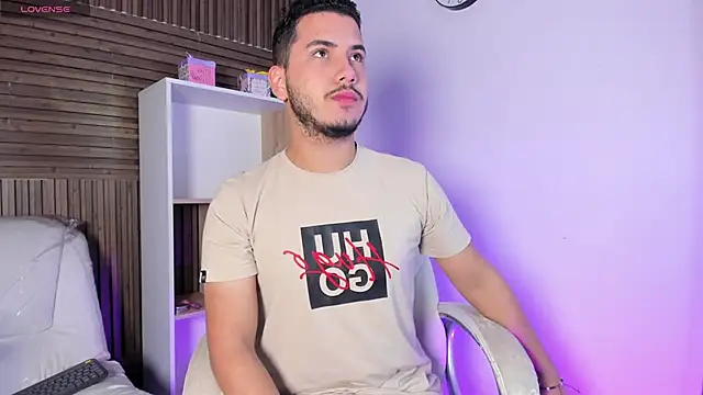 Snapshot of Axel_grey_ chatting on 10.09.25 Axel grey online show from 10.09.25