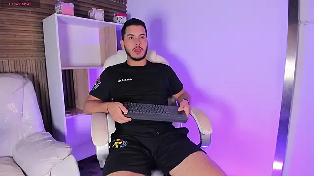 Snapshot of Axel_grey_ chatting on 10.14.25 Axel grey online show from 10.14.25