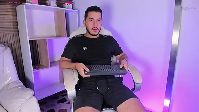 Snapshot of Axel_grey_ chatting on 10.16.25 Axel grey online show from 10.16.25