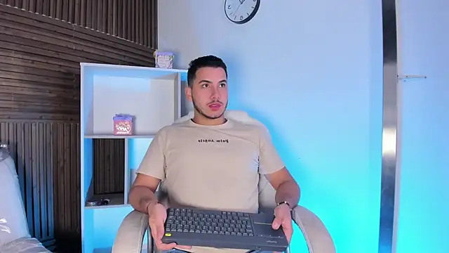 Snapshot of Axel_grey_ chatting on 10.28.25 Axel grey online show from 10.28.25