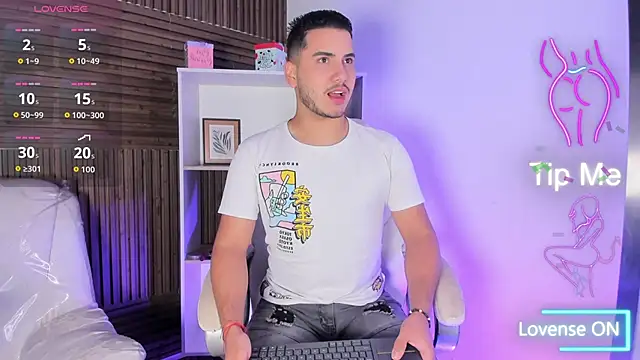 Snapshot of Axel_grey_ chatting on 11.21.25 Axel grey online show from 11.21.25