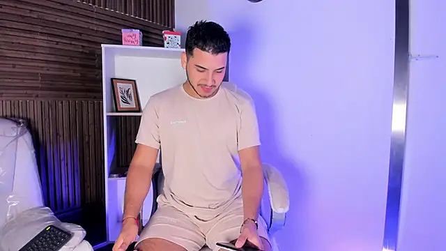 Snapshot of Axel_grey_ chatting on 11.25.25 Axel grey online show from 11.25.25